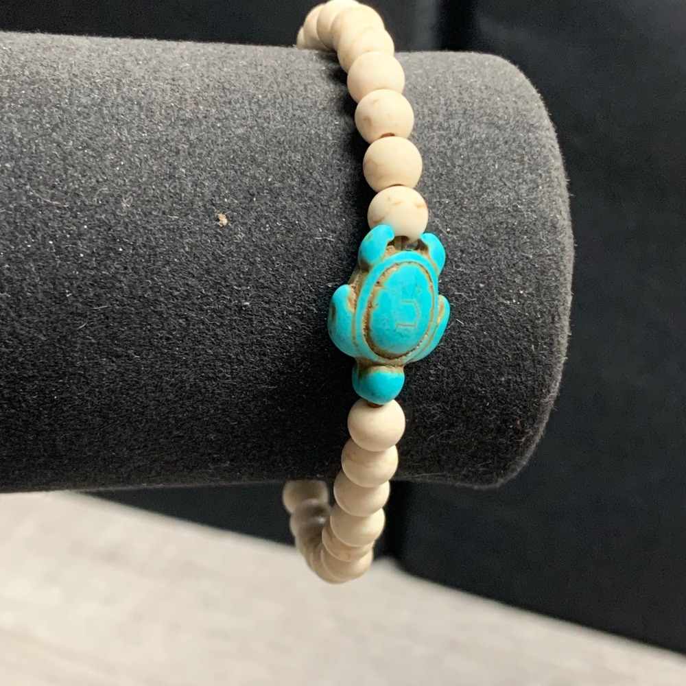Turquoise Turtle Beaded Stretch Bracelet Cream Marbled Beads Boho Jewelry